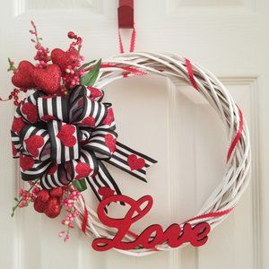 San Valentine's door wreath, 13" inch. "Love" NEW